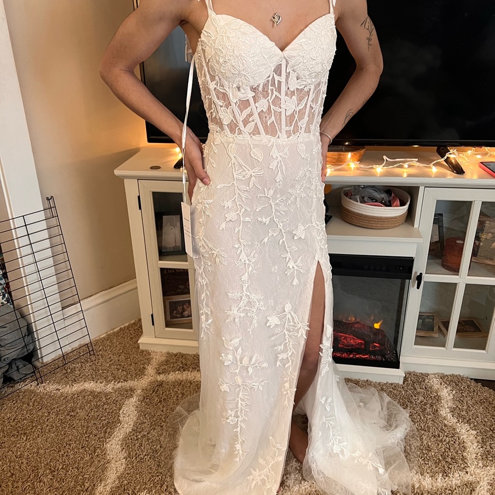 White Lace Floral Bustier Gown with Side Slit. Brand New
